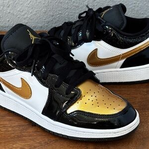 Nike Air Jordan 1 Low SE GS Gold Toe Youth 5 Women 6.5